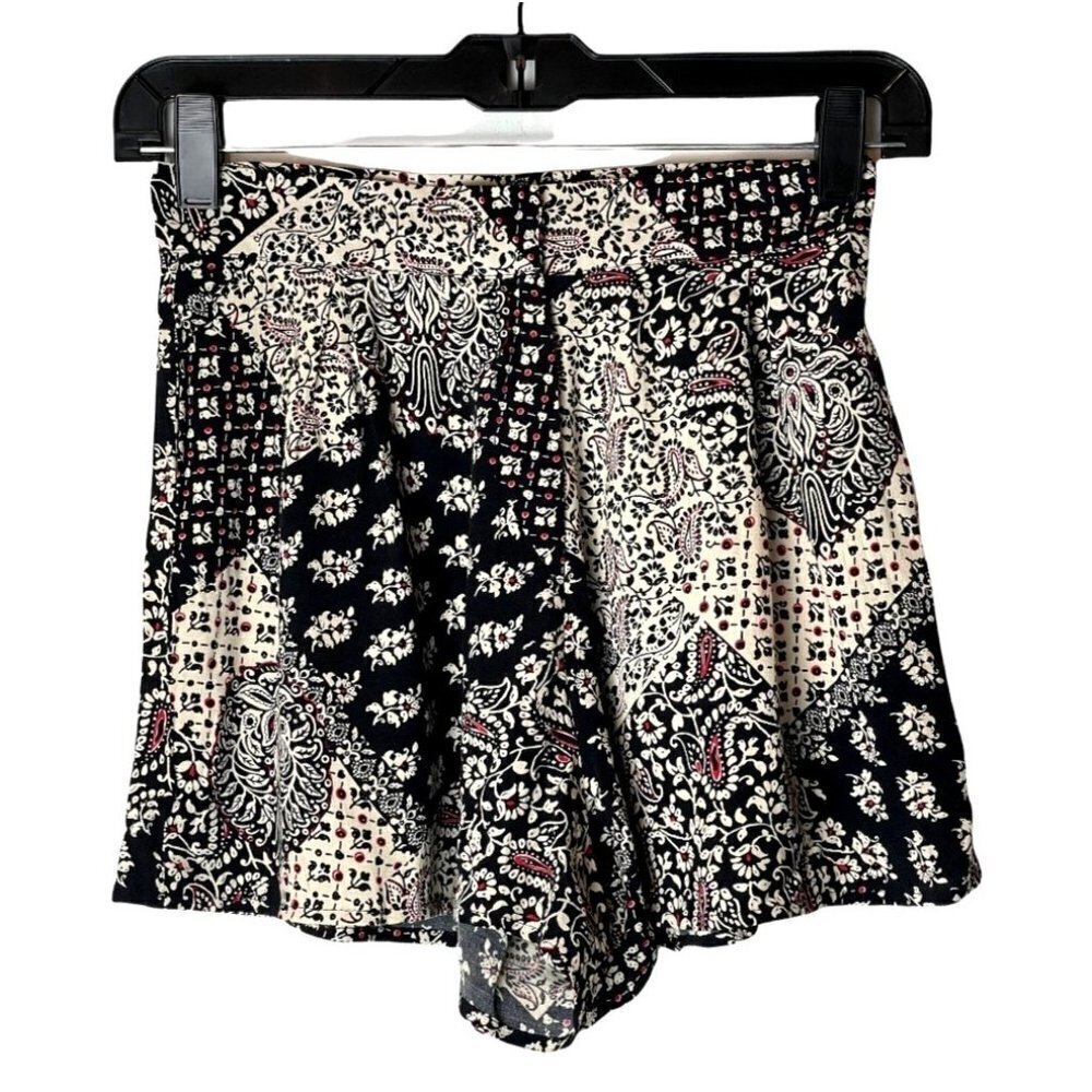 Topshop Black And White Mixed Media Patchwork Printed Boho Shorts Size 0
